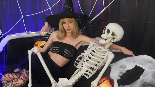 SiennaShapiro Trick or lick ?! 🎃 Immagine  2