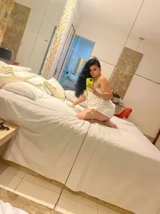 Hot de karolpimenta  3 Imagens