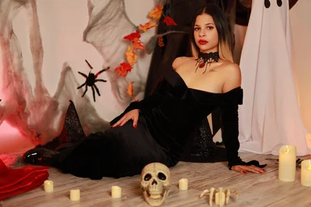 LadyAvalon Spooky season has come and Morticia Addams is here to fright you🎃👻🕸 Pic 6