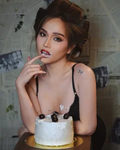 _SashaBoo Want Cake?🎂 Pic 3