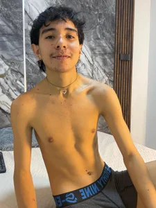 NoahWalker__ know me Pic 2