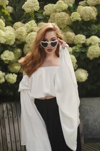 TinaBrook I dazzle the city with my beauty Pic 6