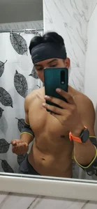 Seb_KingのBodyの 2枚の写 真