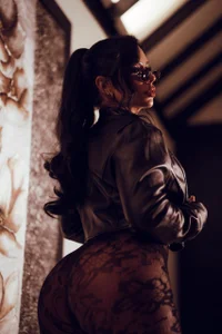 Charlottee_Harriz_ A GIFT FOR YOU slika