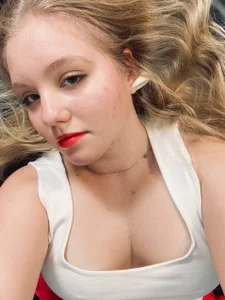 EmilyEvanse 🐰🐰🐰 Pic