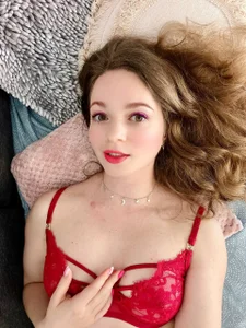 Carrolyna red lingery album Pic 7