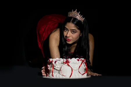 Today I celebrate my life... and all the desire it provokes 😈✨ de _kyraa_  2 Imagens