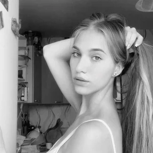 LeilaBilberry Public Pic 4