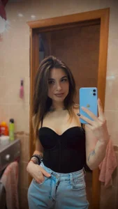 Caroline_Prescott1 Public Pic 3