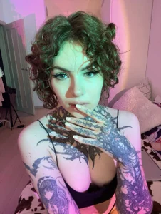 brightmuffin Sexy chick Pic 2