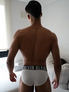 🤍 de Troye_Williams  4 Imagens