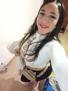 laura_cat Public Pic 2