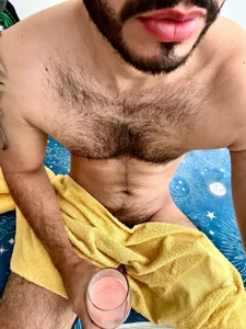 hairy body de Tom_Bailey  4 Imagens