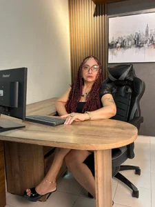 AlessandraLeroysexy secretary Bild 2