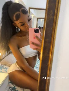 IsisBrown_ Public Pic 3