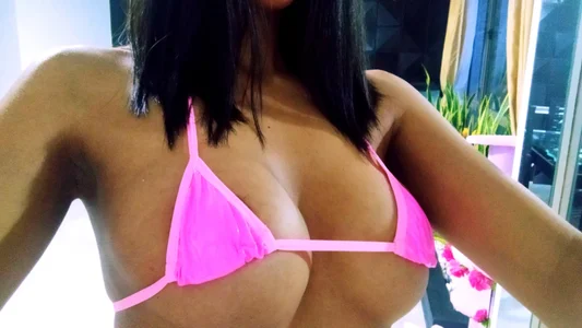 Hannahs_NapitのI like swimsuits this small 🤤🥵の 3枚の写真