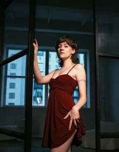 RikkiSanchez red dress Gambar 4