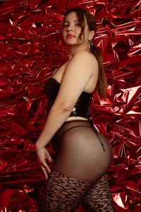 Viictoria-Jones Valentine's with me Pic 3