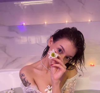 Regina_Amour Public Hình 3