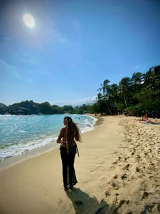 zoey-fox TAYRONA BEACH PARK Pic 3