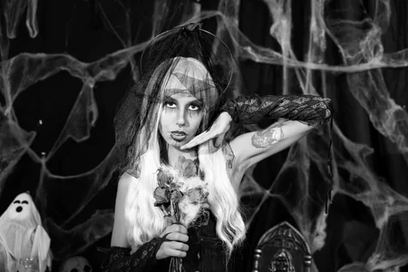 Lunamistyc 🌙 Your gothic bride craves you Immagine  2