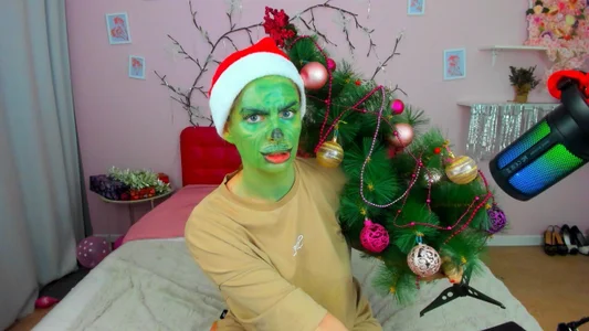 SabrinaRayX: Grinch ( 3 фото)