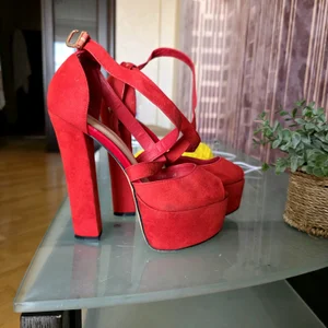 Cowell_Adelina My heels :) Pic 2