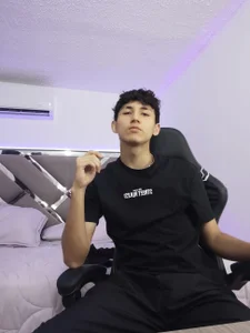 Valentino_Rey Public Gambar 6