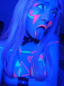 Agathaks neon day Foto 3