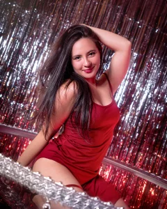 Bella_Sumers: Happy new year wishes you Bella 💫 ( 2 фото)