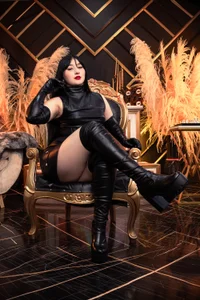 You know who's in charge de Madamedaphne_  6 Imagens