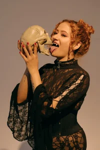 amy_e Hot Vampire 🔥 Pic 3