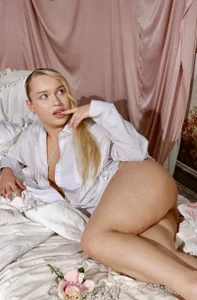 angelic_coy Angela on your bed 🛌 Pic 2
