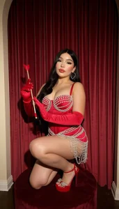 CatalinaLopez_ Valentine's Day gets interesting when the date is me. 💋✨ Immagine  3