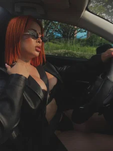 My car's on fire 😈🔥🔥 de MadelineFox  Imagens