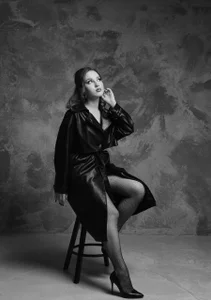 DinaKoenig Black Agent Pic 6