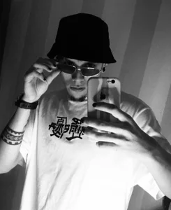 sol_and_andy Andy 🌙 Pic 2