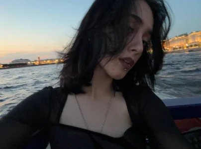 Faride_Shy Public Pic 3