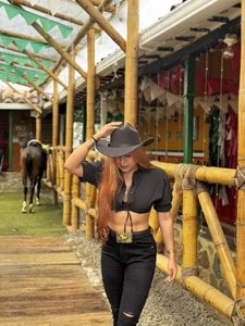 Amber_Martins_ Life is not measured by the number of breaths you take, but by the moments that take your breath awa Bilde 6