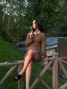 Aurora_Meli Less drama, more sparkling wine. Immagine  4