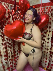 Lucy_art Surrounded by hearts, come and give me love ❤️ Immagine  4