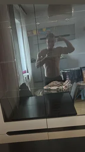 GOOPYlove: Public ( 2 фото)