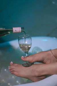 BellaClaiir 💦 Dripping Desire: Pure Seduction in the Tub 💋 รูป  3