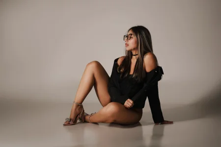 Caro_martinezz: come here enjoy me ( 5 фото)