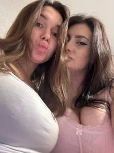 NicholeFischman we are cutie? Foto 5