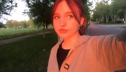 KatheyMichelfelder Red Flame in Silk Pic 3