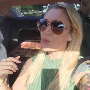 HollyTattoo: Public ( 8 фото)