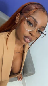 ShantalGomes Do you need a sexy secretary 🤓 ?  2টি ছবি