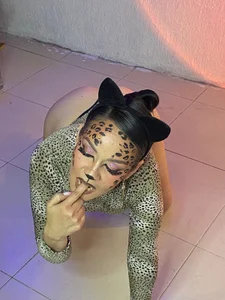 brandi_bae1 I saw a cute kitten✨💕 Immagine  6