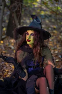 IrisMonn The forest warned you about me. You came anymay🌲⚗️ Pic 2